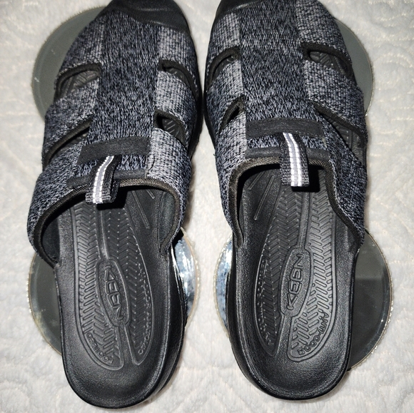 Keen Slip ons - Picture 2 of 3